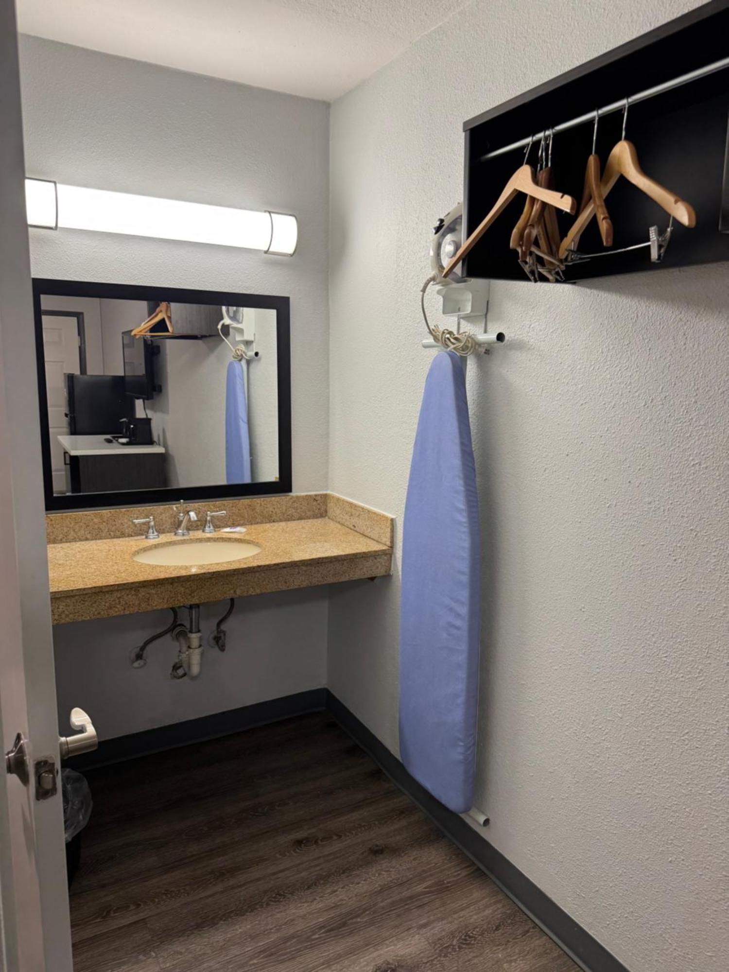 Studio 6 Suites Vancouver Wa Waterfront Екстер'єр фото