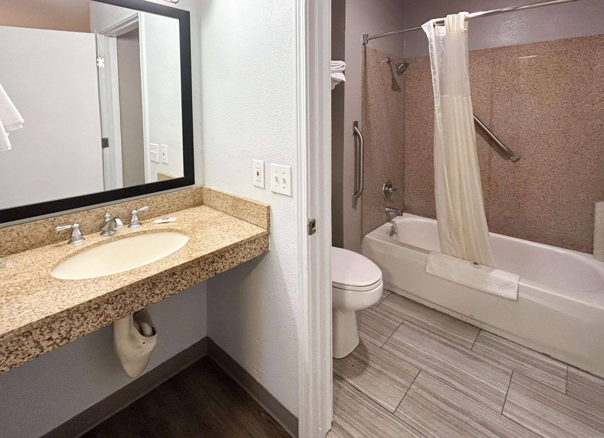 Studio 6 Suites Vancouver Wa Waterfront Екстер'єр фото